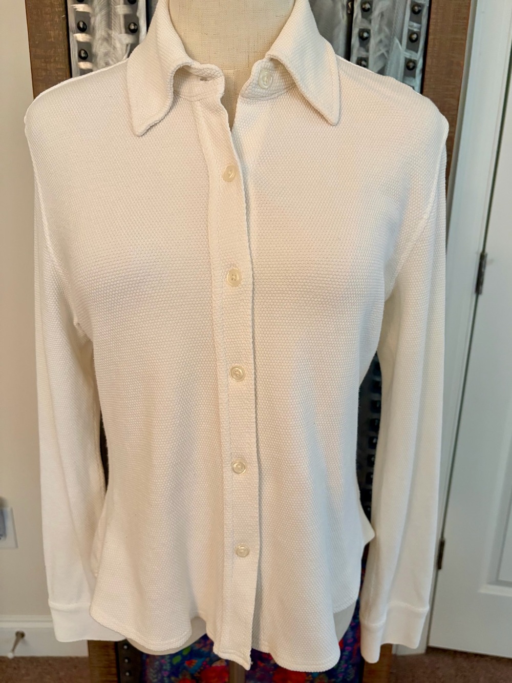 Vintage Y2K GAP White Cotton Waffle Knit Collared Button Down Shirt - M